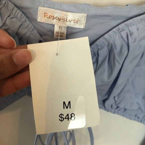 Front tie crop top with statement sleeves - Picture 10 of 12